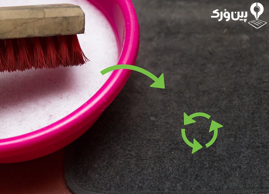 شستن فرش کف ماشین با آب و صابون