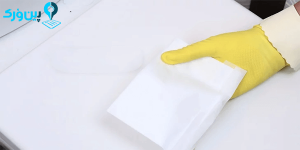  استفاده از دستمال ضدعفونی کننده 