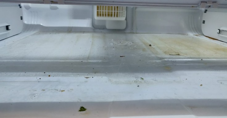 جمع شدن آب در ظرف تخلیه یخچال