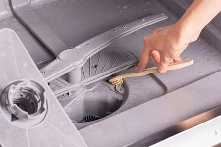 تمیز کردن برای به تعویق افتادن تعمیر ماشین ظرفشویی کرال
